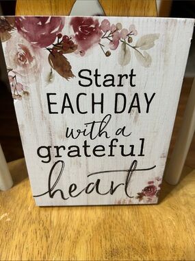 Start Each Day With a Grateful Heart Floral Wall Sign - Pink/White